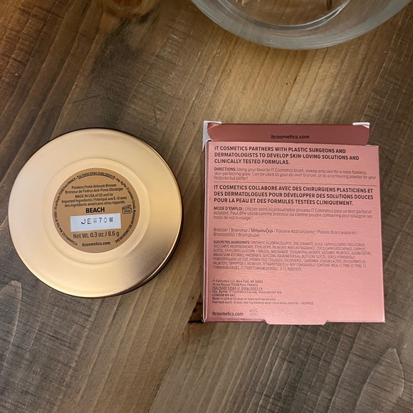 it Cosmetics Bye Bye Pores Bronzer Powder - Picture 5 of 10